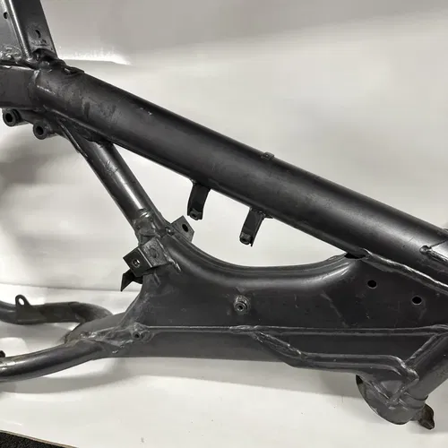 2001 Suzuki RM250 RM 250 Main Frame Chassis Cradle OEM 01 41100-37F00-24K