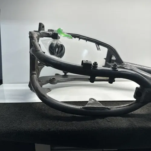 2001 Suzuki RM250 RM 250 Main Frame Chassis Cradle OEM 01 41100-37F00-24K