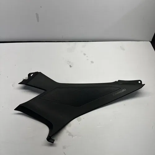 2024 kawasaki ninja 500 LEFT SIDE KNEE COWLING PANEL OEM