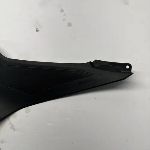 2024 kawasaki ninja 500 LEFT SIDE KNEE COWLING PANEL OEM