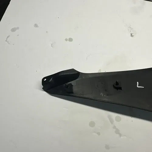 2024 kawasaki ninja 500 LEFT SIDE KNEE COWLING PANEL OEM