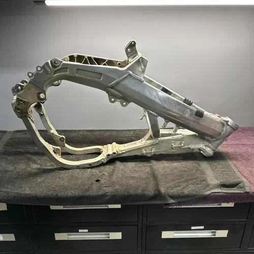 2007 RMZ450 Frame OEM Main Frame Chassis Suzuki RMZ 450 41100-35G20