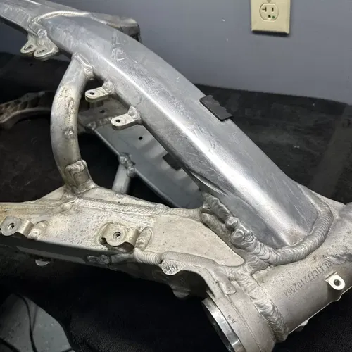 2007 RMZ450 Frame OEM Main Frame Chassis Suzuki RMZ 450 41100-35G20