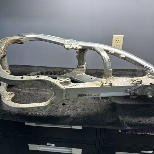 2007 RMZ450 Frame OEM Main Frame Chassis Suzuki RMZ 450 41100-35G20