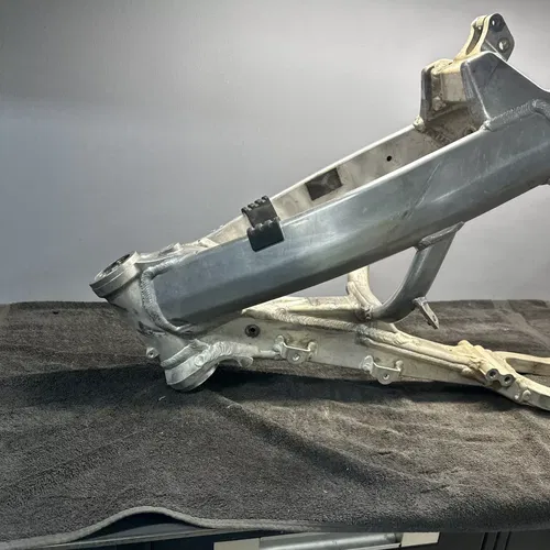 2007 RMZ450 Frame OEM Main Frame Chassis Suzuki RMZ 450 41100-35G20