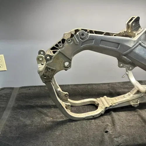 2007 RMZ450 Frame OEM Main Frame Chassis Suzuki RMZ 450 41100-35G20