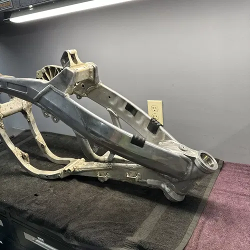 2007 RMZ450 Frame OEM Main Frame Chassis Suzuki RMZ 450 41100-35G20