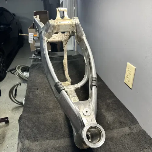2007 RMZ450 Frame OEM Main Frame Chassis Suzuki RMZ 450 41100-35G20