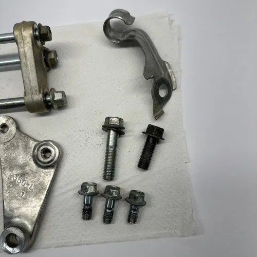 2007 Suzuki Rmz450 Engine Motor Mount Stay Brackets