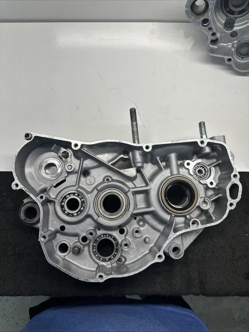 2001 Suzuki RM250 RM 250 01 Engine Cases Left Right Halves Crankcase Pair Bolts