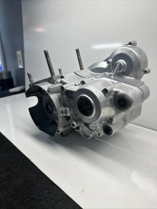 2001 Suzuki RM250 RM 250 01 Engine Cases Left Right Halves Crankcase Pair Bolts