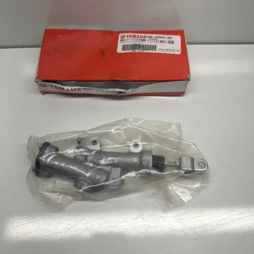 New 33D-2583V-00-00 Rear Brake Master Cylinder Assembly Genuine OEM Yamaha NOS