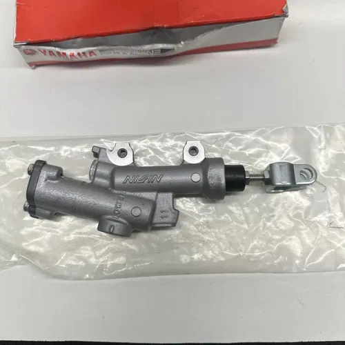 New 33D-2583V-00-00 Rear Brake Master Cylinder Assembly Genuine OEM Yamaha NOS