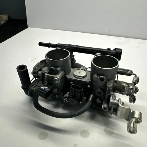 2024 KAWASAKI NINJA 500 ABS MAIN FUEL INJECTORS THROTTLE BODIES OEM