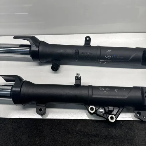 2024 KAWASAKI NINJA 500 ABS FRONT FORKS SHOCK SUSPENSION SET PAIR Damaged