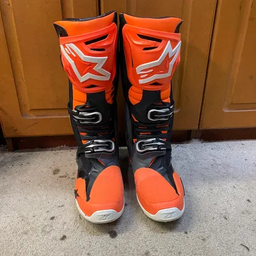 Tech 10 Size 11
