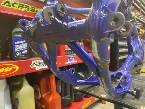2004 Yamaha YZ85 MAIN FRAME CHASSIS OEM MAIN FRAME YAMAHA YZ85 FRAME WITH/PAPERS