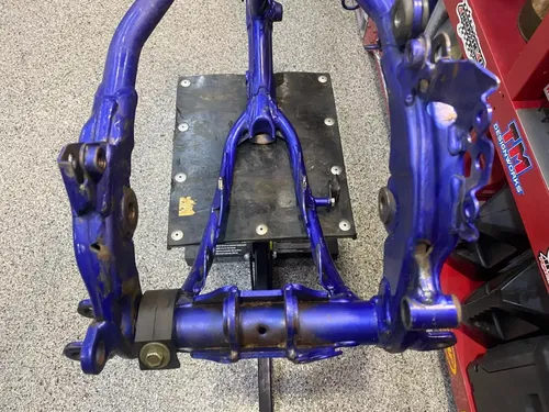 2004 Yamaha YZ85 MAIN FRAME CHASSIS OEM MAIN FRAME YAMAHA YZ85 FRAME WITH/PAPERS