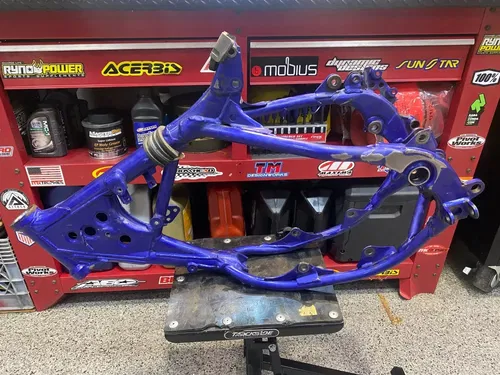 2004 Yamaha YZ85 MAIN FRAME CHASSIS OEM MAIN FRAME YAMAHA YZ85 FRAME WITH/PAPERS