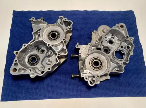 02-18 YAMAHA YZ85 OEM BOTTOM END ENGINE CRANK CASES LEFT AND RIGHT YZ85 OEM 03