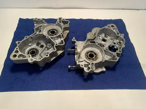 02-18 YAMAHA YZ85 OEM BOTTOM END ENGINE CRANK CASES LEFT AND RIGHT YZ85 OEM 03