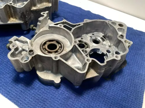 02-18 YAMAHA YZ85 OEM BOTTOM END ENGINE CRANK CASES LEFT AND RIGHT YZ85 OEM 03