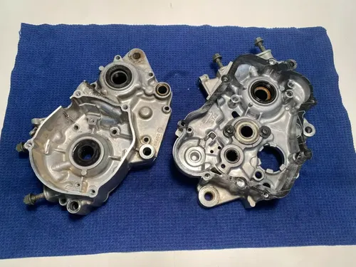 02-18 YAMAHA YZ85 OEM BOTTOM END ENGINE CRANK CASES LEFT AND RIGHT YZ85 OEM 03