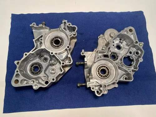 02-18 YAMAHA YZ85 OEM BOTTOM END ENGINE CRANK CASES LEFT AND RIGHT YZ85 OEM 03