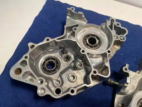 02-18 YAMAHA YZ85 OEM BOTTOM END ENGINE CRANK CASES LEFT AND RIGHT YZ85 OEM 03