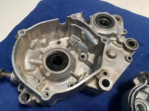 02-18 YAMAHA YZ85 OEM BOTTOM END ENGINE CRANK CASES LEFT AND RIGHT YZ85 OEM 03