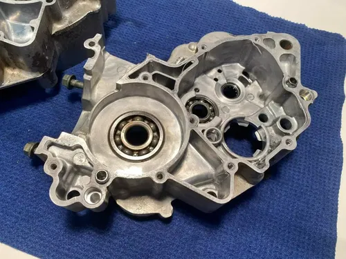 02-18 YAMAHA YZ85 OEM BOTTOM END ENGINE CRANK CASES LEFT AND RIGHT YZ85 OEM 03
