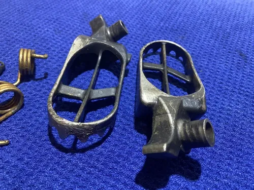 2004 YZ 85 OEM GENUINE FOOT PEGS RACING REST STEP OEM FOOTPEGS OEM YZ85 YZ