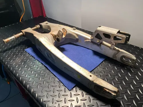 2002 YZ250F SWING ARM OEM YAMAHA 2002 YZ250F OEM YAMAHA SWING ARM