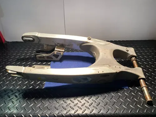 2002 YZ250F SWING ARM OEM YAMAHA 2002 YZ250F OEM YAMAHA SWING ARM