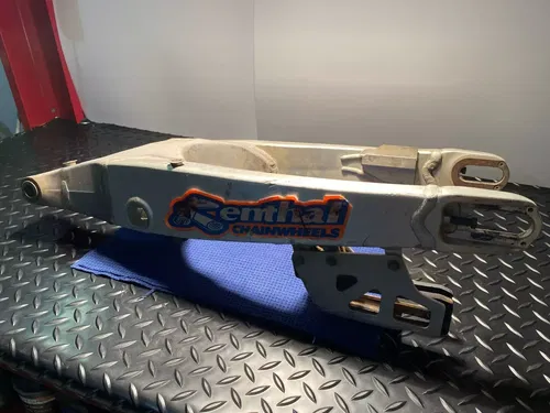 2002 YZ250F SWING ARM OEM YAMAHA 2002 YZ250F OEM YAMAHA SWING ARM