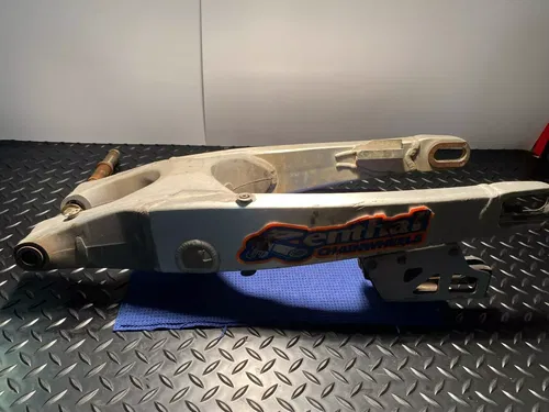 2002 YZ250F SWING ARM OEM YAMAHA 2002 YZ250F OEM YAMAHA SWING ARM