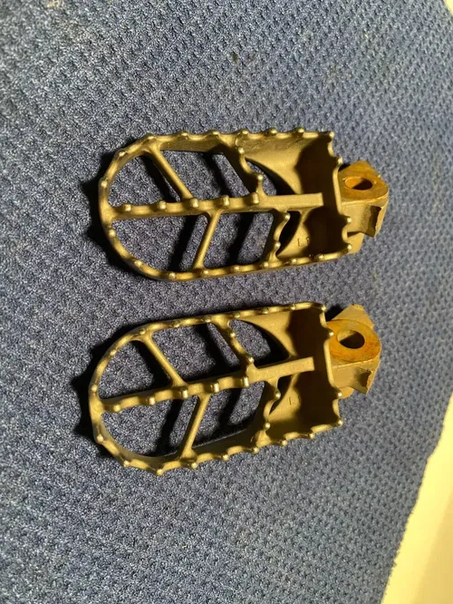 2004-2014 YZ450F YZ 450F OEM Titanium Foot Pegs Rest Stand Footpegs Mount Spring
