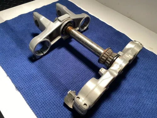 2004 03-14 YZ85 TRIPLE TREE FORK CLAMP BRIDGE STEERING STEM FORK 5PA-23340-01-00