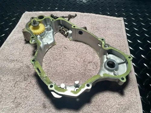 1998 98 YZ250 YZ 250 OEM Inner Intermediate Clutch Cover Water Pump Housing Case