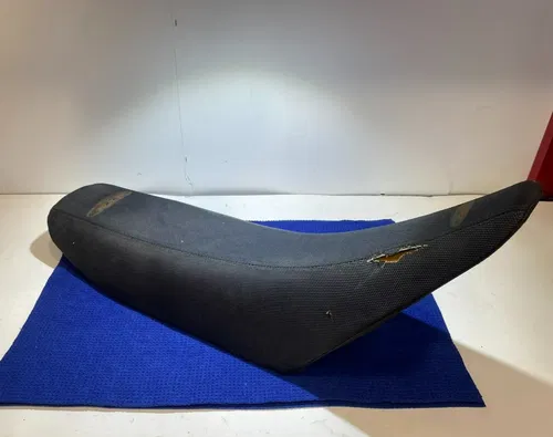 1999 SUZUKI 96-00 RM125 RM250 OEM COMPLETE SEAT SADDLE PAN FOAM COVER CUSHION