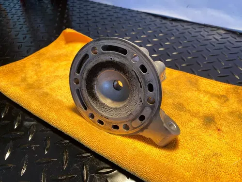 1999 96-00 Suzuki RM250 Top End Cylinder Head Cap Dome Cap Spark Plug Assembly