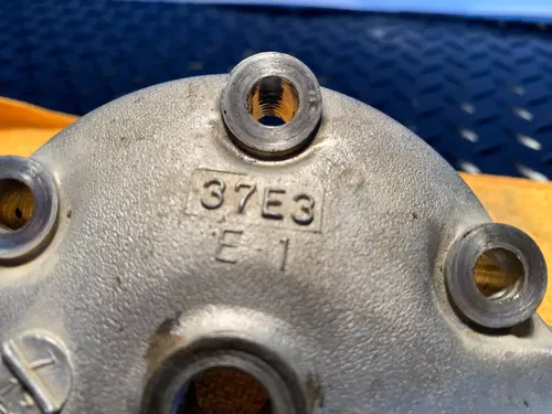 1999 96-00 Suzuki RM250 Top End Cylinder Head Cap Dome Cap Spark Plug Assembly