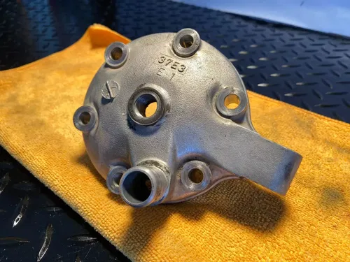 1999 96-00 Suzuki RM250 Top End Cylinder Head Cap Dome Cap Spark Plug Assembly