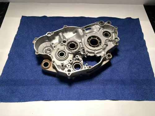 2002 YAMAHA WR250F YZ250 YZ250F OEM RIGHT ENGINE MOTOR CRANKCASE CRANK CASE