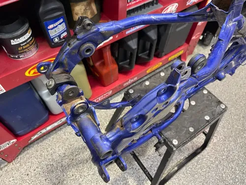 2003 Yamaha YZ85 MAIN FRAME CHASSIS OEM MAIN FRAME YAMAHA YZ85 FRAME WITH/PAPERS