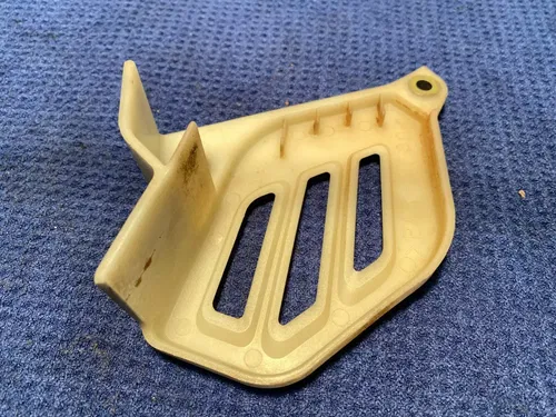 2000 - 2003 YAMAHA TTR125 TTR 125 TT-R125 OEM FRONT SPROCKET COVER GUARD TT-R #2