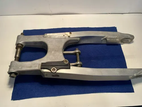 96 - 00 2000 SUZUKI RM125 RM 125 SWINGARM SWING ARM OEM 61000-37E10 OEM #2