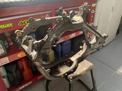 98 Suzuki RM250 RM 250 OEM Main Frame Chassis Body Engine Cradle 98 OEM RM250 #2