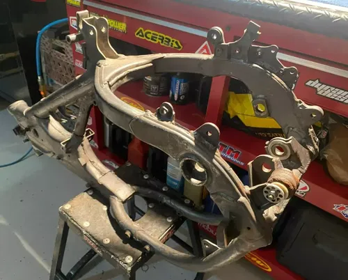 98 Suzuki RM250 RM 250 OEM Main Frame Chassis Body Engine Cradle 98 OEM RM250 #2