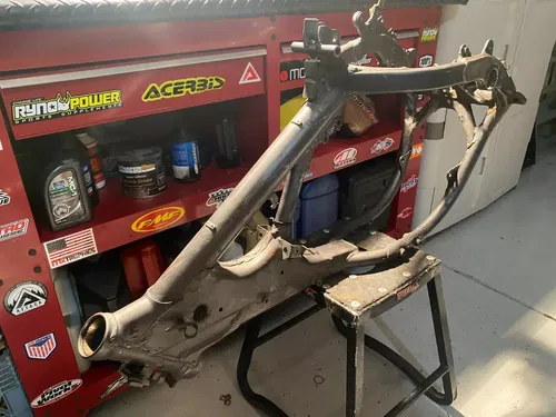 98 Suzuki RM250 RM 250 OEM Main Frame Chassis Body Engine Cradle 98 OEM RM250 #2